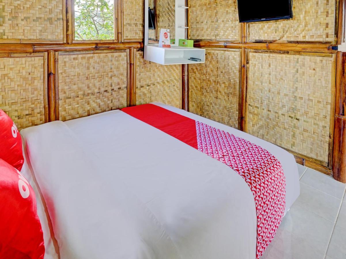 OYO 90225 Rumah Bambu Trawas syariah Pasuruan Bagian luar foto